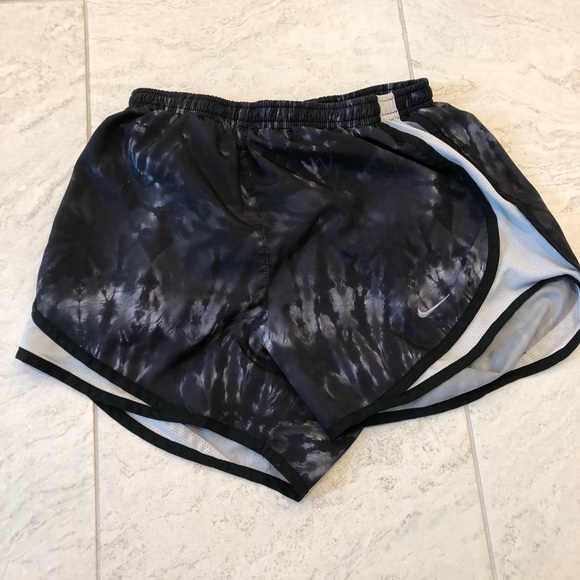 Nike Women’s Shorts - Picture 3 of 3